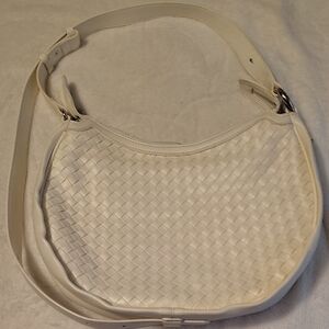 Elegant White Woven Shoulder Bag